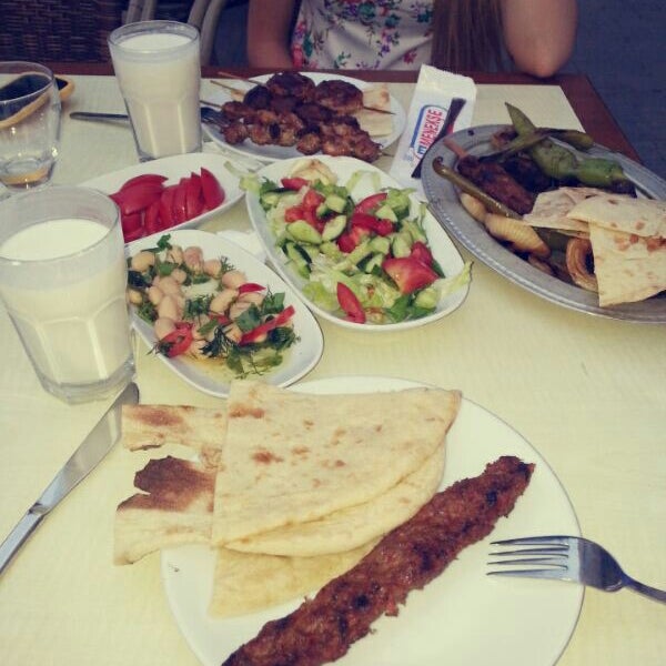 Menekşe Kilo ile Et Peker Mah.�da Steakhouse