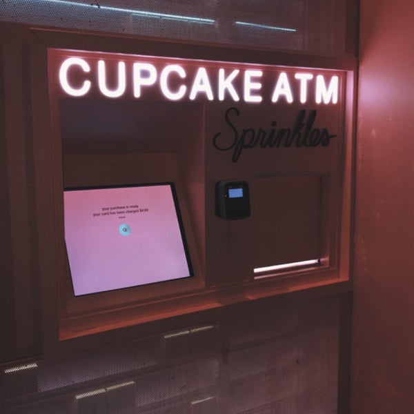 Photo taken at Sprinkles Cupcakes by Alعqab on 12/17/2019
