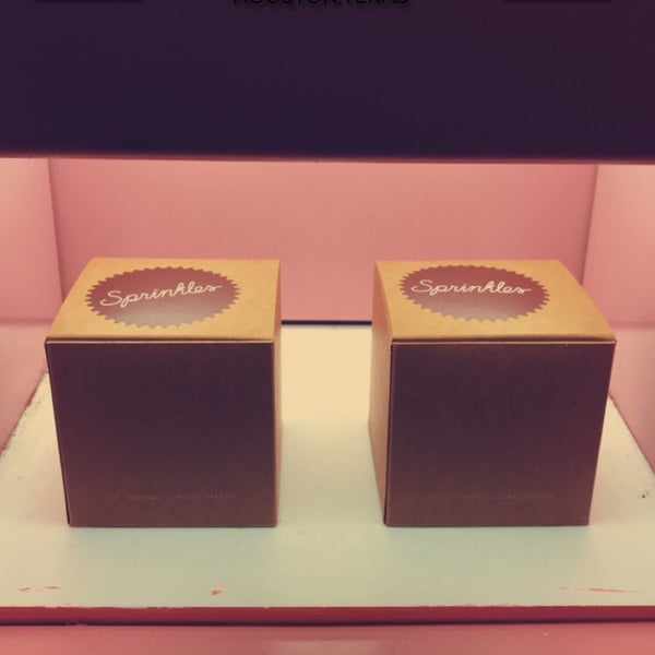 11/9/2019에 Alعqab님이 Sprinkles Cupcakes에서 찍은 사진