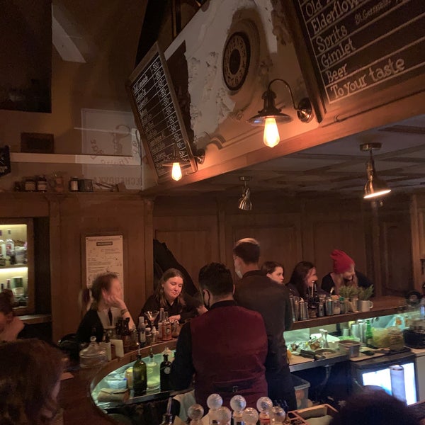 10/17/2020 tarihinde Алена Б.ziyaretçi tarafından Apotheke Bar'de çekilen fotoğraf
