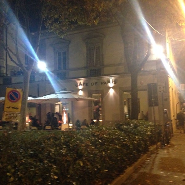 Foto tirada no(a) Café De Paris por Alessio D. em 12/22/2013