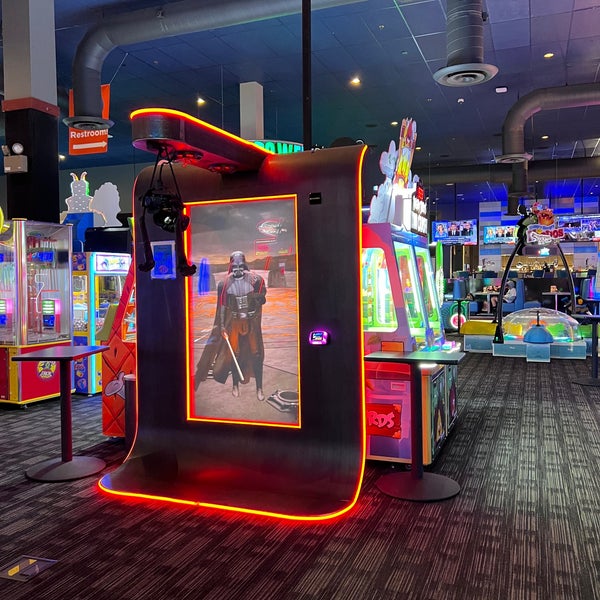 Photo taken at Dave &amp; Buster&#39;s by 𝕋𝕖𝕟 ♥ on 4/14/2022