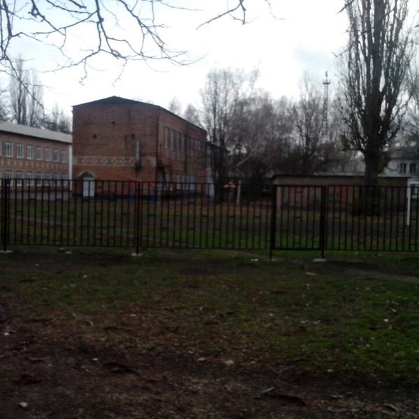 Школа 14 п. Задний двор школа номер 14 Новошахтинск.
