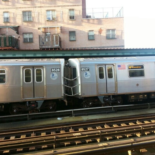 Photo taken at MTA Subway - M Train by Peter R. on 1/7/2013