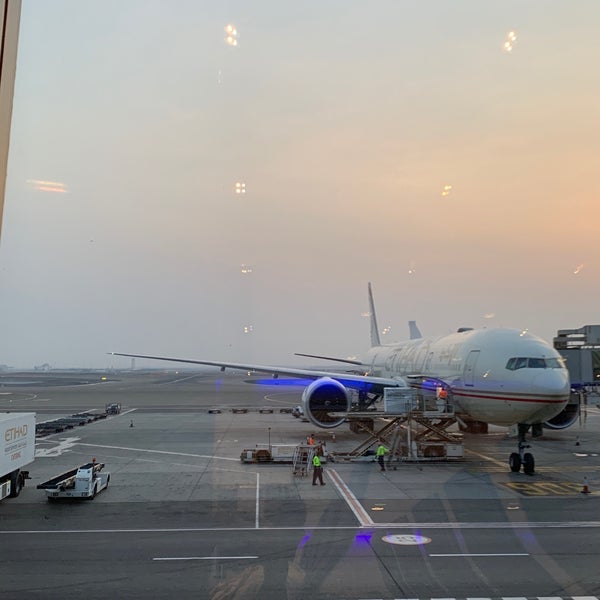 Das Foto wurde bei Zayed International Airport (AUH) von Turki am 8/9/2019 aufgenommen