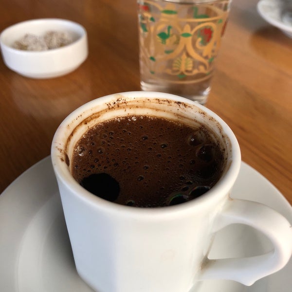 Photo prise au Desde Cafe &amp; Restaurant par Dilek D. le3/4/2018