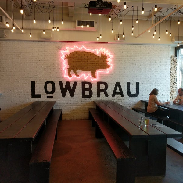 รูปภาพถ่ายที่ LowBrau โดย Matt S. เมื่อ 3/8/2018