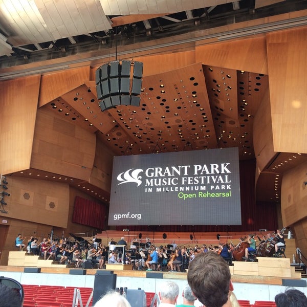 Foto tirada no(a) Grant Park Music Festival in Millennium Park por Calvin A. em 7/22/2014