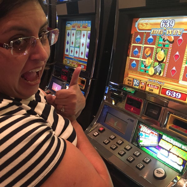 รูปภาพถ่ายที่ Fantasy Springs Resort Casino โดย Jennifer เมื่อ 9/7/2015