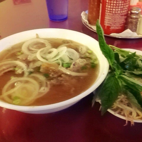 รูปภาพถ่ายที่ Kim Phung Restaurant - North Lamar โดย Jennifer เมื่อ 9/22/2012