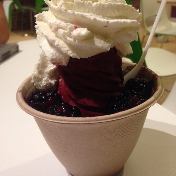 11/2/2013에 Steve T.님이 Wooberry Frozen Yogurt에서 찍은 사진