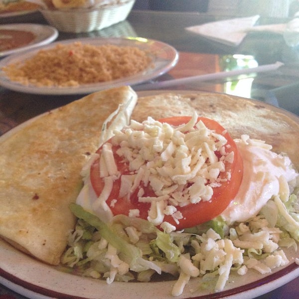 Photo taken at Hacienda Mexican Grill by Thomas W. on 9/23/2014