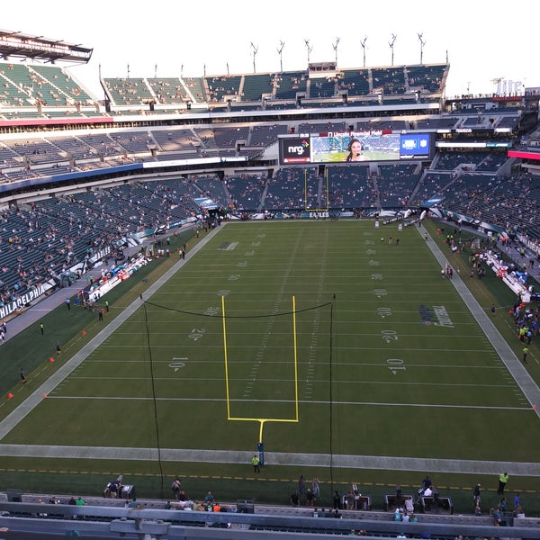 Photo taken at Lincoln Financial Field by Yoshiyah B. on 8/25/2017
