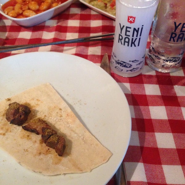 Foto diambil di Eski Babel Ocakbaşı Restaurant oleh 🌴🍾FthYldrm🌴🍾 pada 11/11/2018