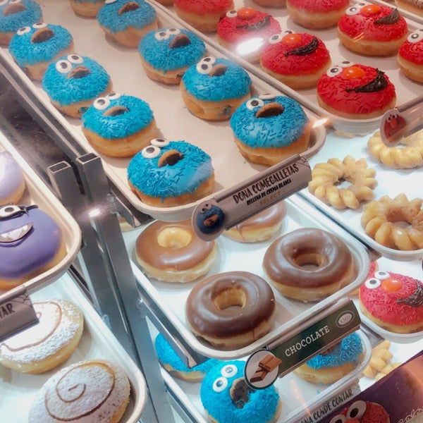 10/7/2018 tarihinde Karenziyaretçi tarafından Krispy Kreme'de çekilen fotoğraf
