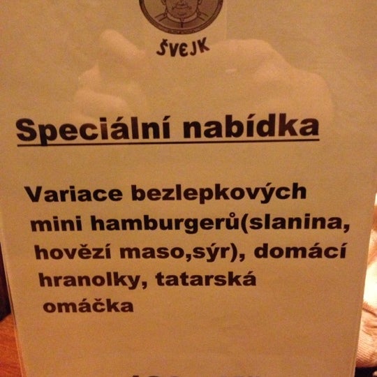 Das Foto wurde bei Švejk Restaurant U Karla von De N. am 10/6/2012 aufgenommen