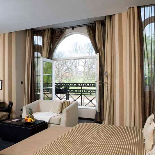 A romantic package idea at Hotel Baglioni in London with a romantic welcome with a bottle of Moet & Chandon and Chocolates in your room view the whole package --> http://goo.gl/BxviWo