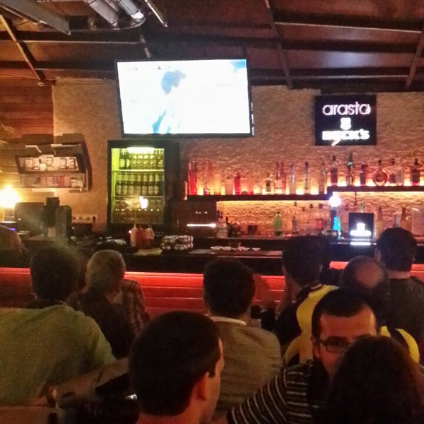 รูปภาพถ่ายที่ Arasta Bar &amp; Restaurant โดย Mert เมื่อ 5/4/2013