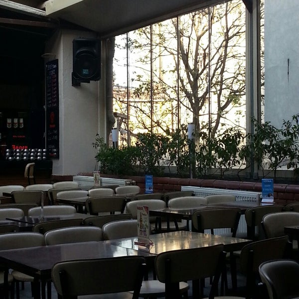 รูปภาพถ่ายที่ Arasta Bar &amp; Restaurant โดย Mert เมื่อ 4/25/2013