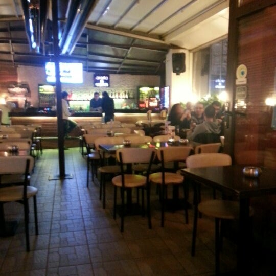 รูปภาพถ่ายที่ Arasta Bar &amp; Restaurant โดย Mert เมื่อ 1/26/2013