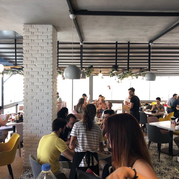 7/23/2018 tarihinde Inanc E.ziyaretçi tarafından Kirinti Simit Cafe'de çekilen fotoğraf