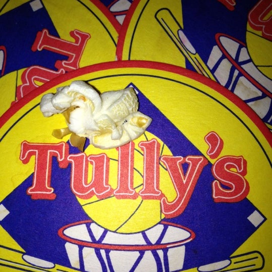 รูปภาพถ่ายที่ Tully&#39;s Good Times โดย Xander H. เมื่อ 12/6/2012
