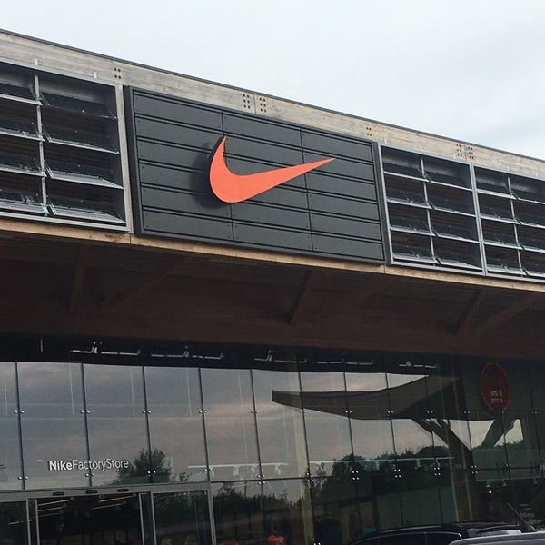 nike store bishop centre