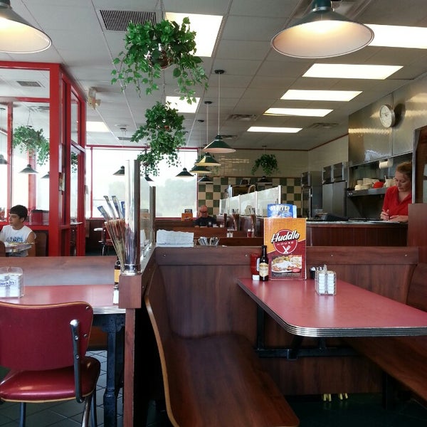 Huddle House Breakfast Spot in Lake City