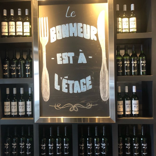 Foto diambil di Le Café du Monde oleh Samuel L. pada 5/11/2019