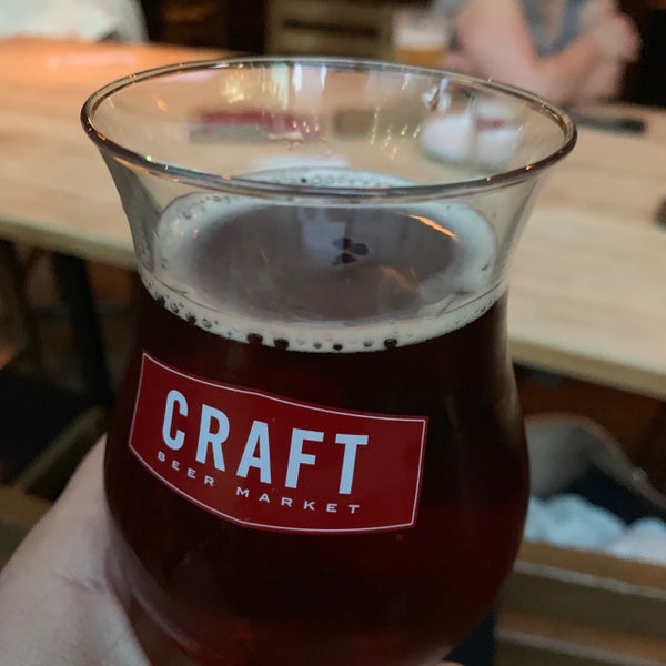 รูปภาพถ่ายที่ Craft Beer Market โดย John W. เมื่อ 6/1/2019