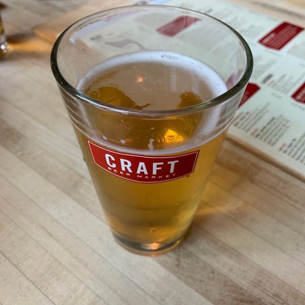 Foto diambil di Craft Beer Market oleh John W. pada 6/1/2019