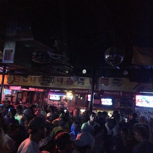 Foto tomada en Bogie&#39;s Bar  por Jacob L. el 9/30/2012