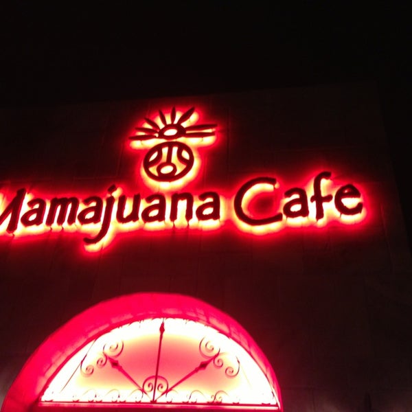 รูปภาพถ่ายที่ Mamajuana Café โดย Henry S. เมื่อ 1/17/2013