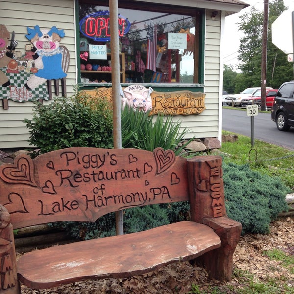 Photo taken at Piggy&#39;s Restaurant by Teresa L. on 7/27/2017