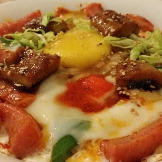 รูปภาพถ่ายที่ The Fat Bird Cuisine &amp; Coffee โดย Chee Kheun C. เมื่อ 2/5/2014