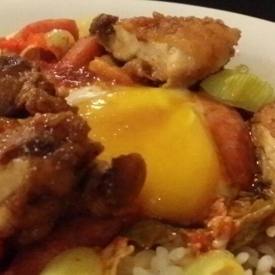 รูปภาพถ่ายที่ The Fat Bird Cuisine &amp; Coffee โดย Chee Kheun C. เมื่อ 3/9/2014