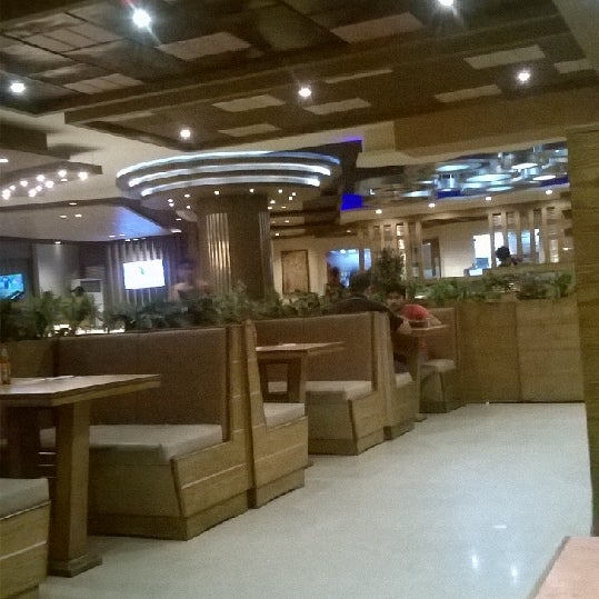 Forks n Knives Pizza Place in Faisalābād