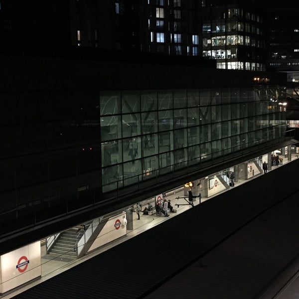 Photo taken at Paddington London Underground Station (Hammersmith &amp; City and Circle lines) by Jan S. on 11/2/2019