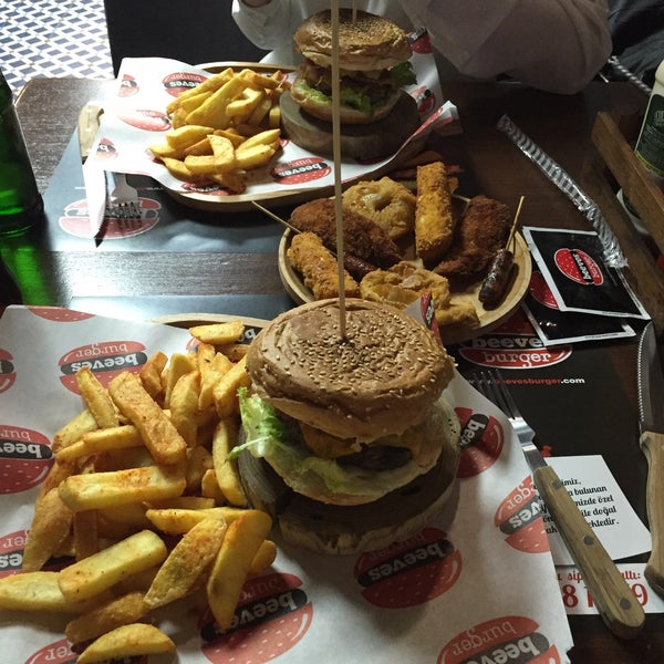 Photo prise au Beeves Burger &amp; Steakhouse par Tuğçe S. le2/10/2016