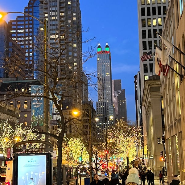 รูปภาพถ่ายที่ Chicago Marriott Downtown Magnificent Mile โดย Ömer Faruk A. เมื่อ 12/4/2021