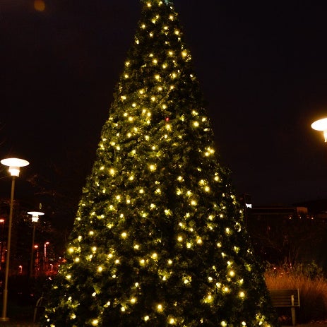 รูปภาพถ่ายที่ Christmas Village in Baltimore โดย Christmas Village in Baltimore เมื่อ 12/9/2013