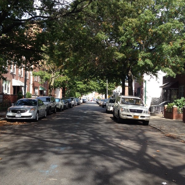 Манхэттен в нью-йорке 5. Capital aleksandr vorona 130 avenue p apt. П авеню. П авеню. Канада калгари улицы.