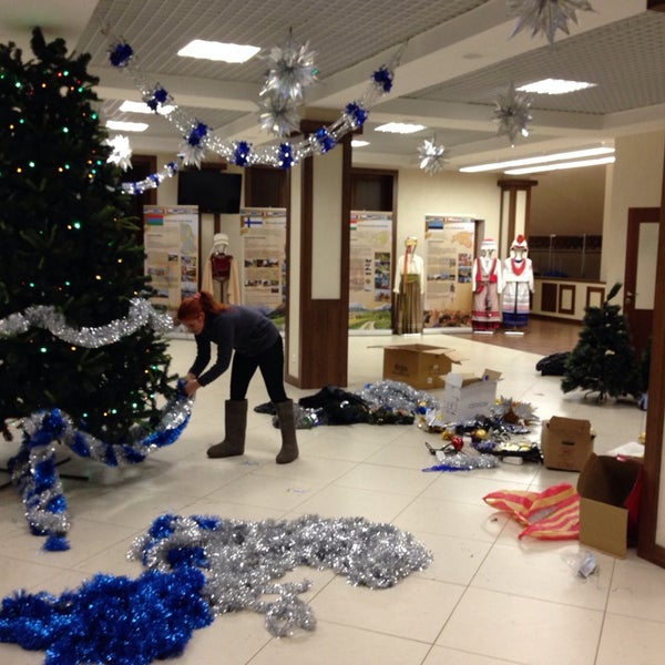 Елка на советской площади уфа 2021. Конгресс холл елка 2023. Новогодняя елка в огнях. Конгресс холл елка 2023. Елка 2023.