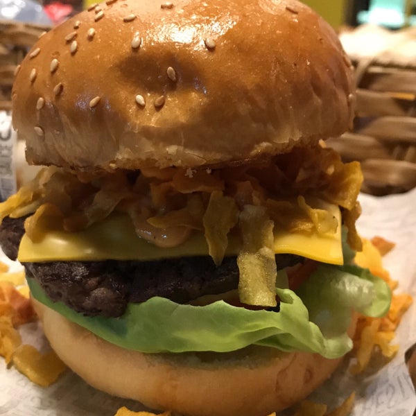 Photo taken at Shakeburger by Mo 🔨 ♌️ on 6/6/2018