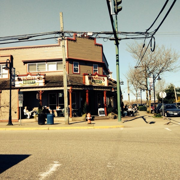 Foto tirada no(a) Wendels Bookstore And Cafe por Chic D. em 4/1/2014