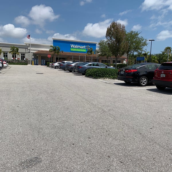 Walmart Neighborhood Market Grocery Store in Boynton Beach
