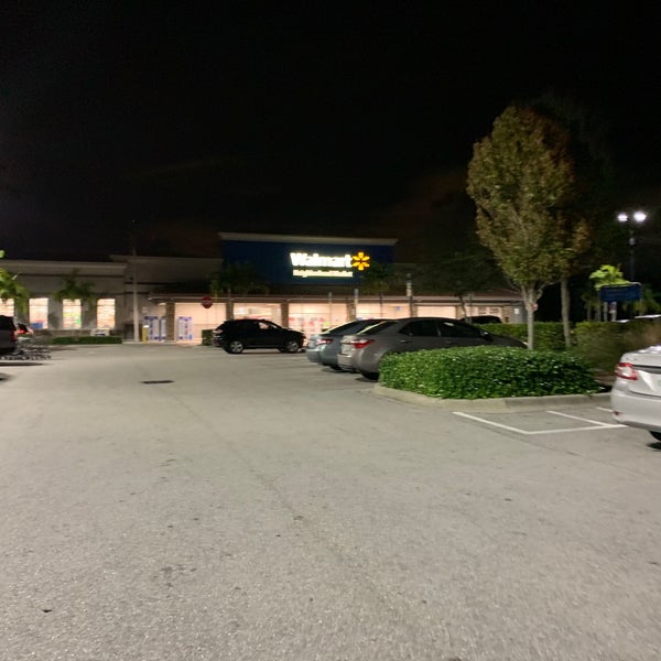 Walmart Neighborhood Market Grocery Store in Boynton Beach