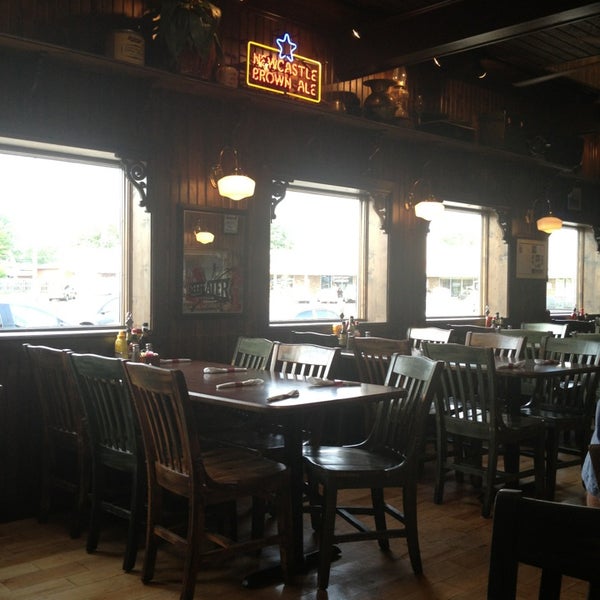5/20/2013 tarihinde Emily S.ziyaretçi tarafından Union Jack Pub'de çekilen fotoğraf