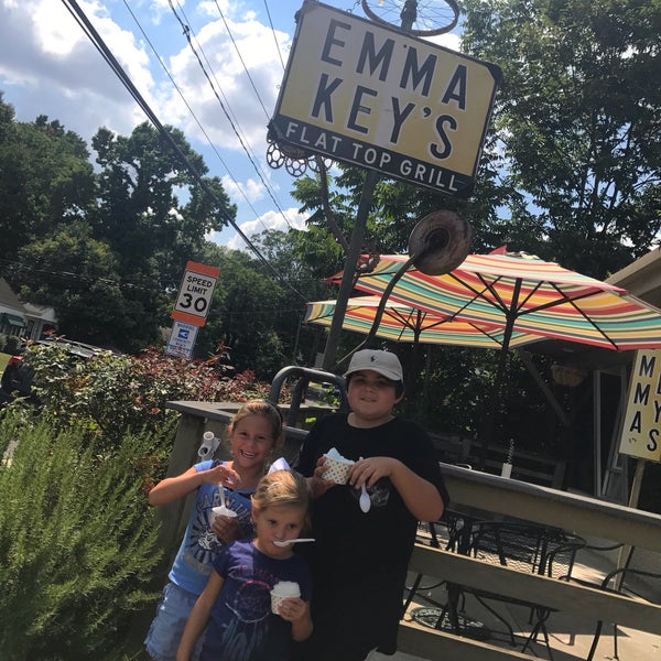 Foto diambil di Emma Key&#39;s Flat-Top Grill oleh Susan B. pada 8/7/2017