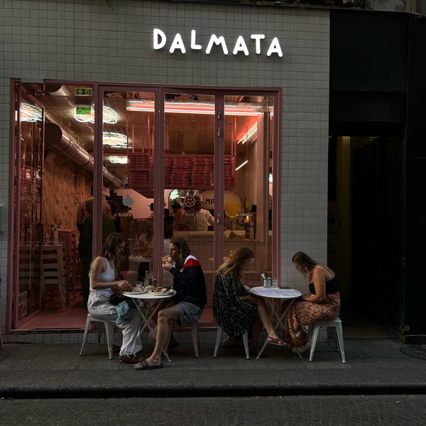 Foto diambil di Dalmata Pizza oleh Raghad pada 8/29/2022
